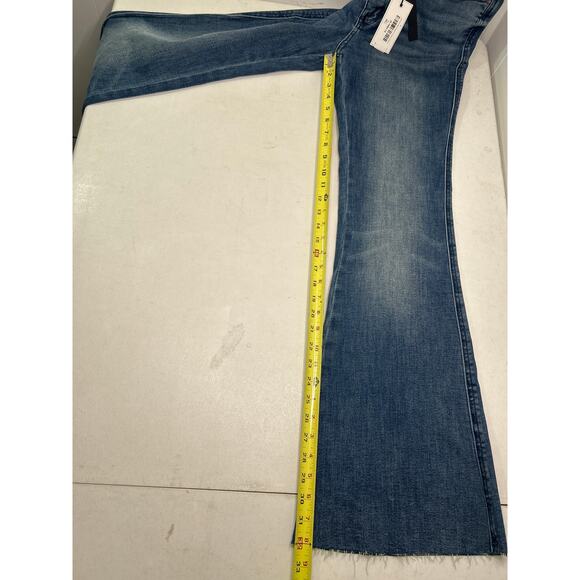 Judy Blue Mid Rise Women's Size 31 Medium Blue Wash Flare Jeans. NWT - Picture 7 of 8